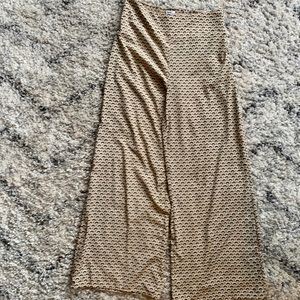 Wide leg pattern silky pant